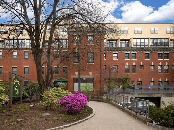 50 Winchester St APT 201, Brookline, MA 02446