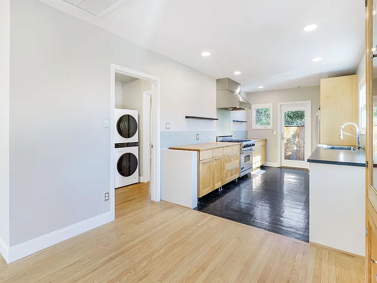 815 Sweetbriar Road — Photo 8