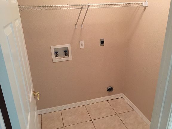 Interior washer / dryer hook up
