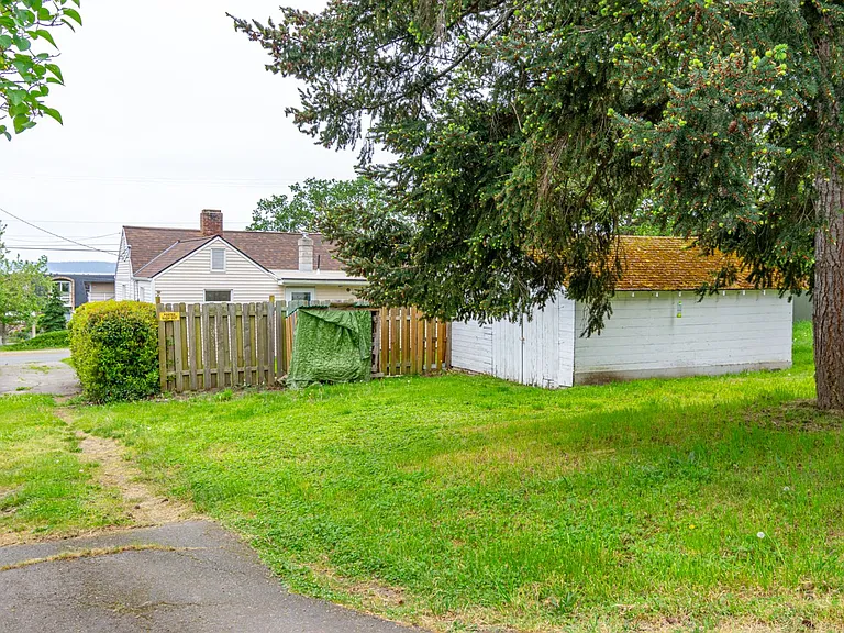 1190 SE 9th Ave — Photo 17