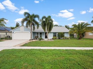 110 Sherwood Dr, Royal Palm Beach, FL 33411