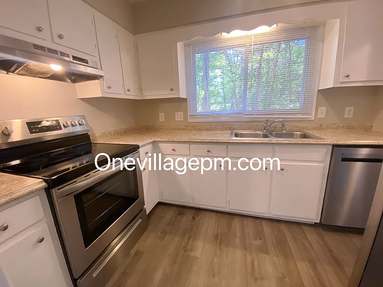 2416 Moran St — Photo 1