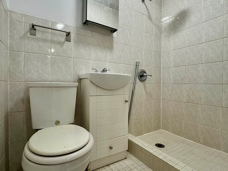 425 E 114th St #2RE — Photo 8