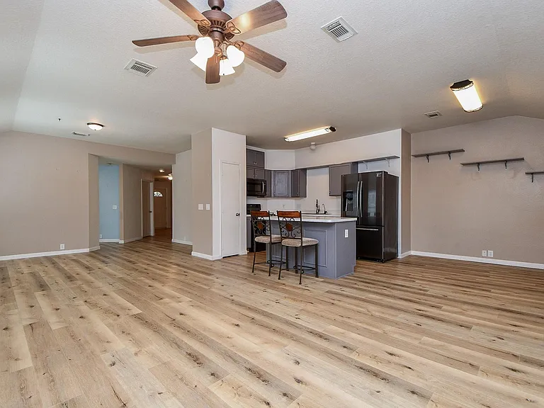 4818 King Hallow Ln — Photo 10