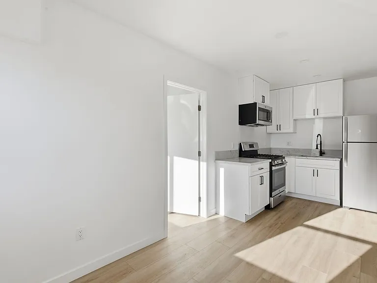 1805 W 80th St — Photo 24