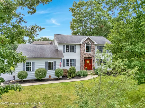 21 Autumn Dr, Mountain Top, PA 18707