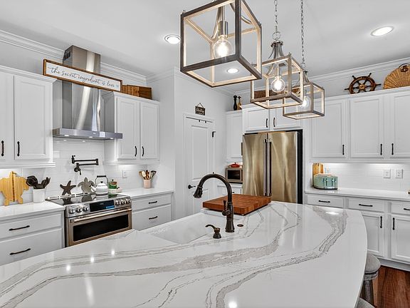 4th image of 2084 Silver Island Way