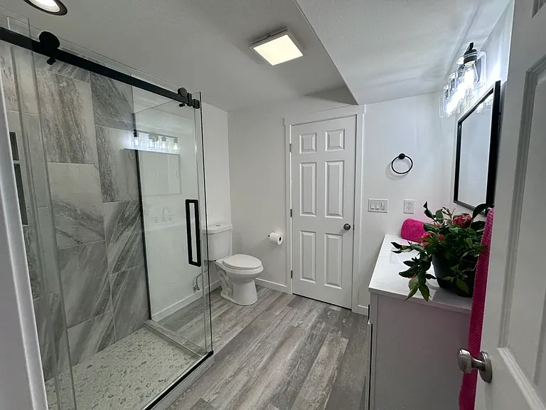 Breathtaking Downstairs Bathroom!