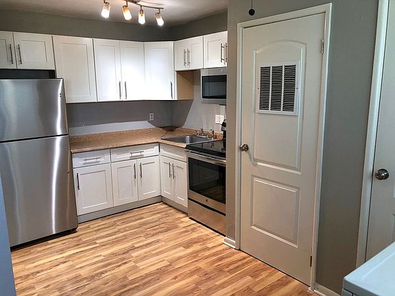 4th image of 202 Fairlane St APT 4