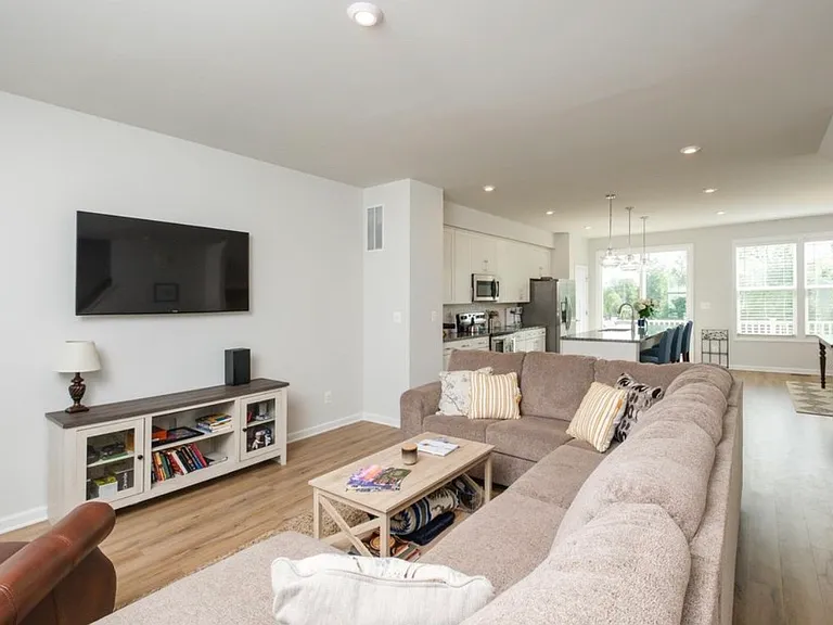 4413 Alston St — Photo 24