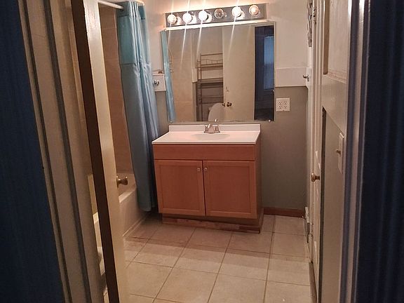 Lower Unit Bathroom