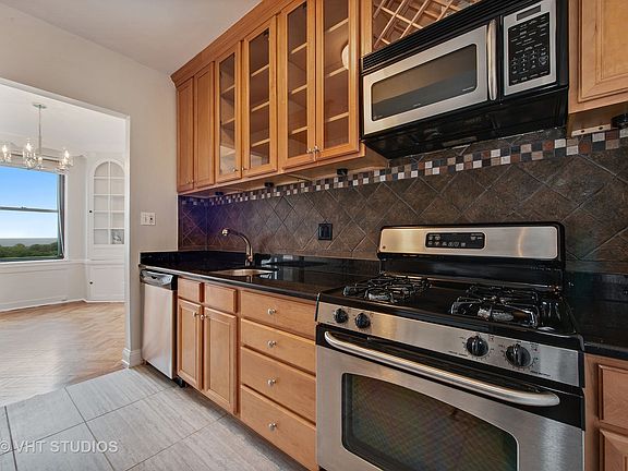 5th image of 2000 N Lincoln Park W #708