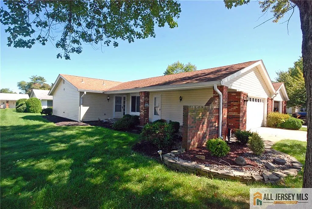 2 bed, 2.0 bath, 1304 sqft, $2,700 — Photo 2