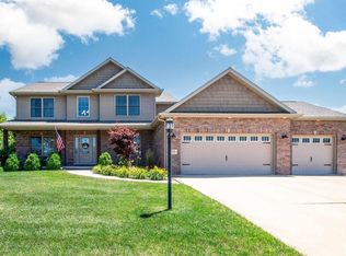 1325 Coventry Dr, Washington, IL 61571