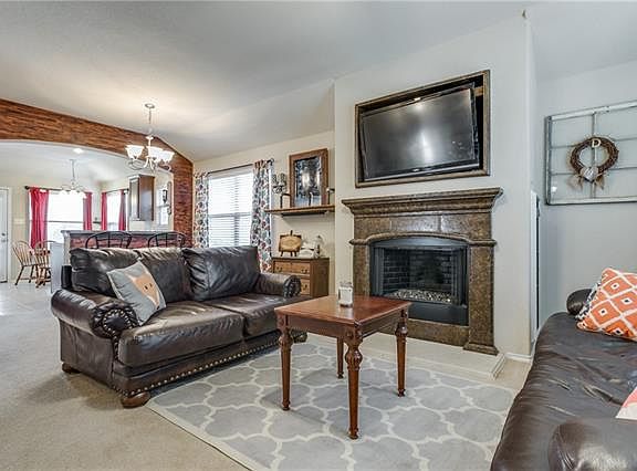 5th image of 1008 Lake Hollow Dr