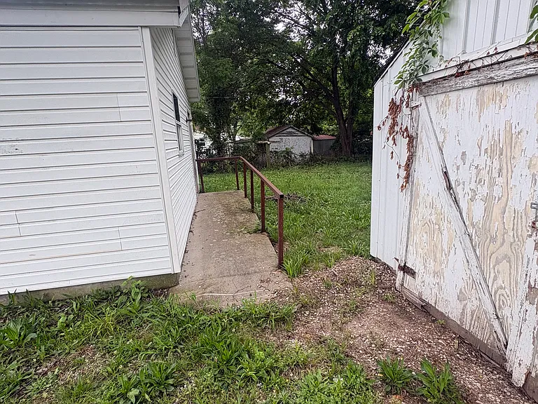 129 N Oakland Ave — Photo 5