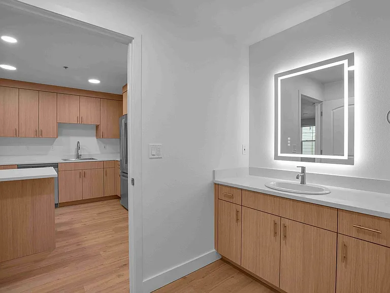 Eastwood Apartments — Photo 63