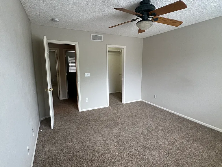 9880 Castle Ridge Cir — Photo 12