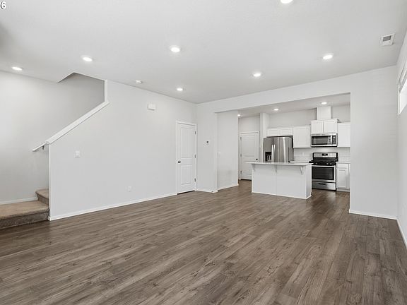 5th image of 861 N 19th Ave