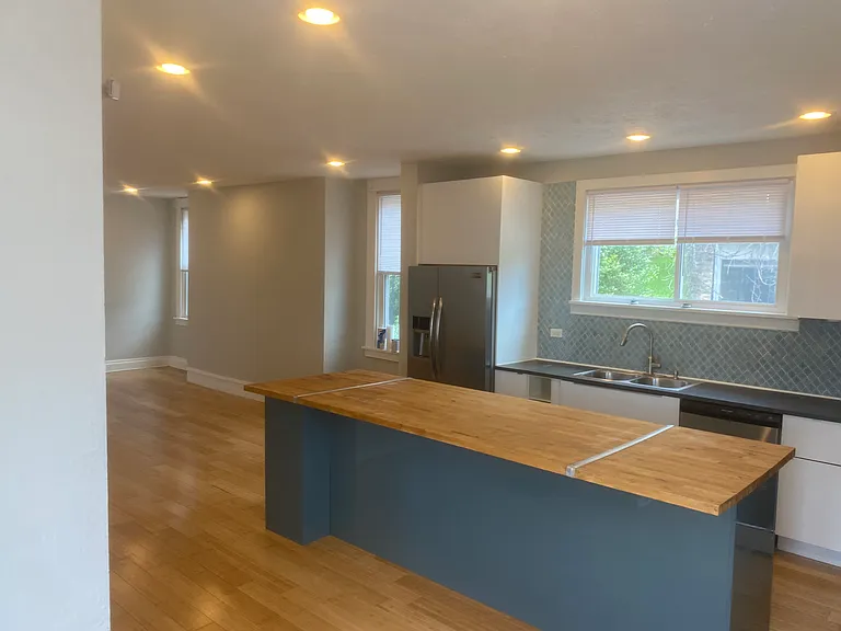 211 Sterling St — Photo 2