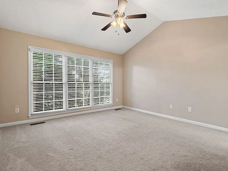 121 Haddonfield Ln — Photo 15