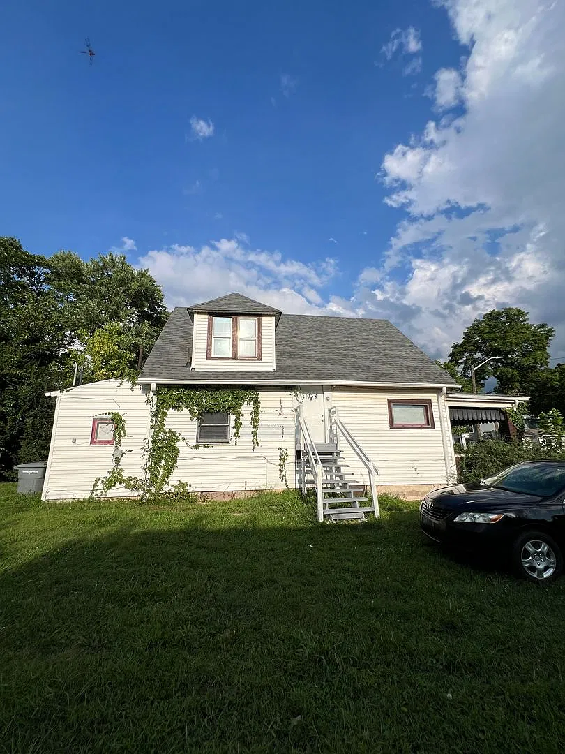 1038 W Roache St — Photo 1
