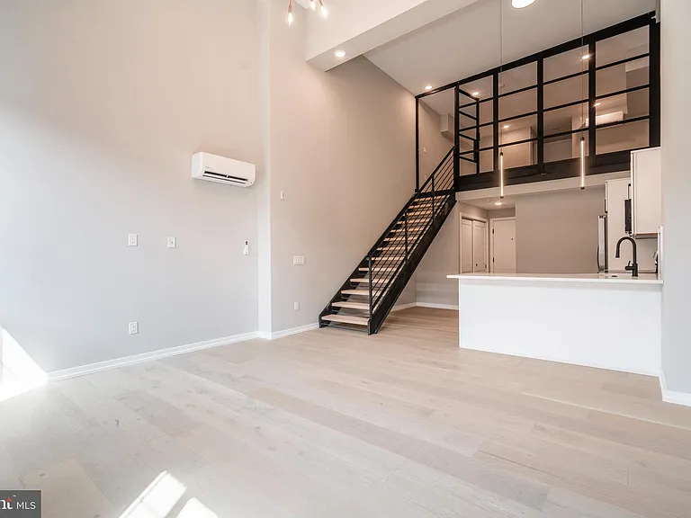 719 Dickinson St #2B — Photo 8