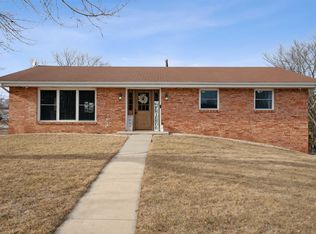 10515 Cedar Point Ct, Dubuque, IA 52003