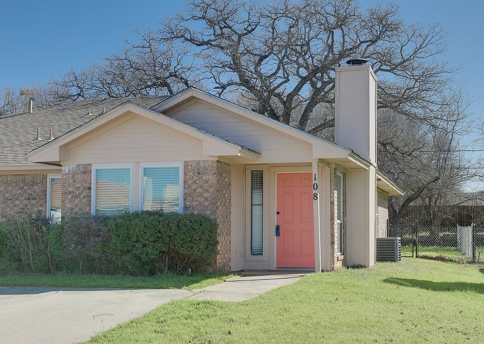 1st image of 108 Oakwood Ln