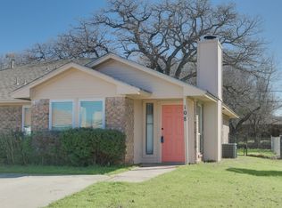108 Oakwood Ln, Kennedale, TX 76060
