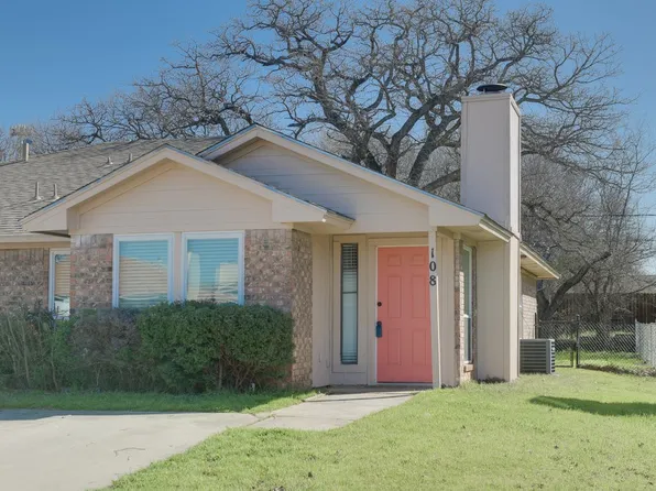 108 Oakwood Ln, Kennedale, TX 76060