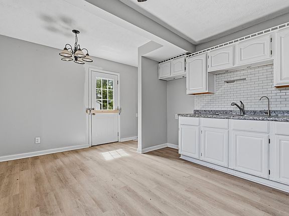 5th image of 1633 Finley Ave