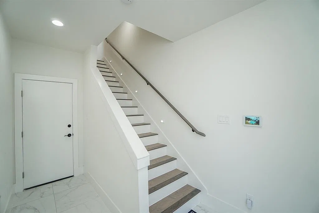 3 bed, 3.5 bath, 1832 sqft, $2,550 — Photo 3
