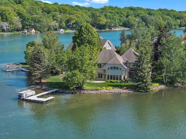 5535 Peninsula DRIVE, West Bend, WI 53095
