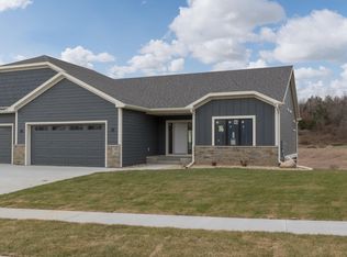 2490 Hadley Hills Dr NE, Rochester, MN 55906