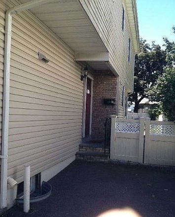 2nd image of 39B Dunwood Rd