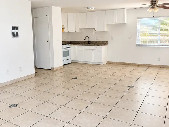 15848 Saticoy St #8, Van Nuys, CA 91406