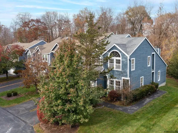 118 Pinebrook, Hyde Park, NY 12538