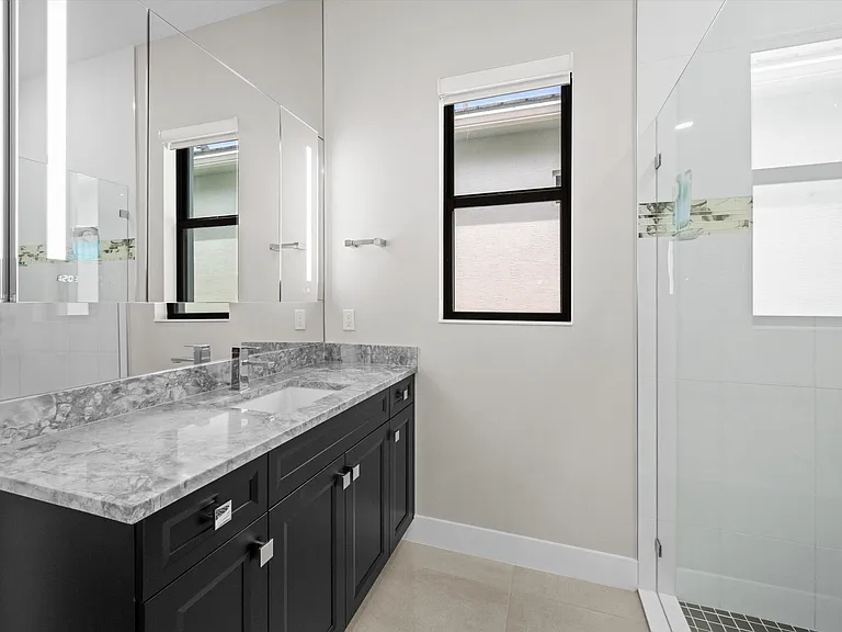 15664 Merritt Dr — Photo 34