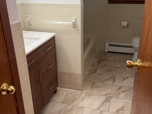 407 E Price St, Linden, NJ 07036
