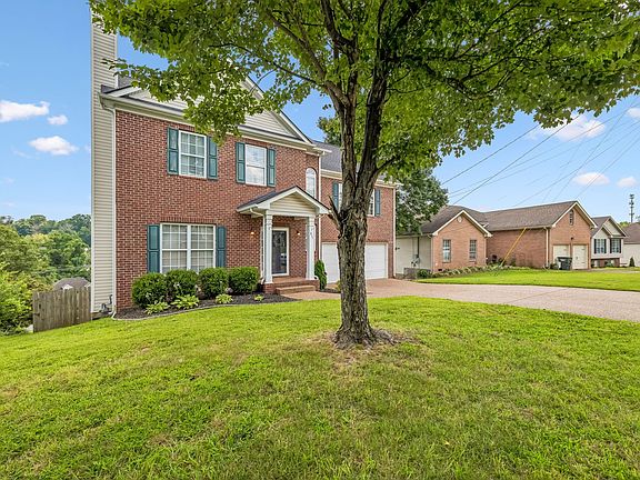 3rd image of 811 Raleigh Ct