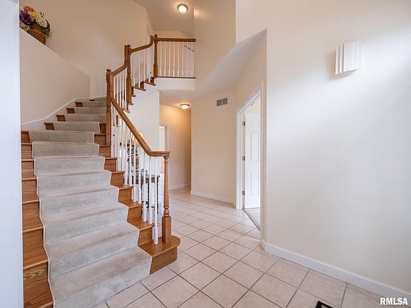 3rd image of 919 W Brookforest Dr