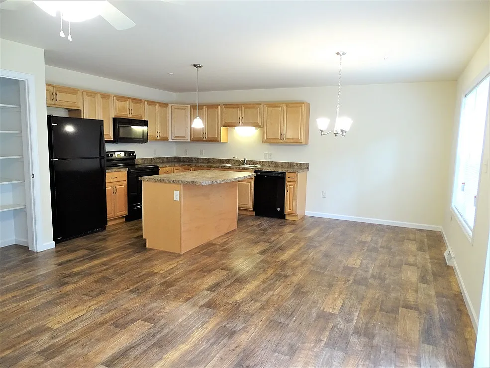3 bed, 2.5 bath, 1524 sqft, $1,895 — Photo 3