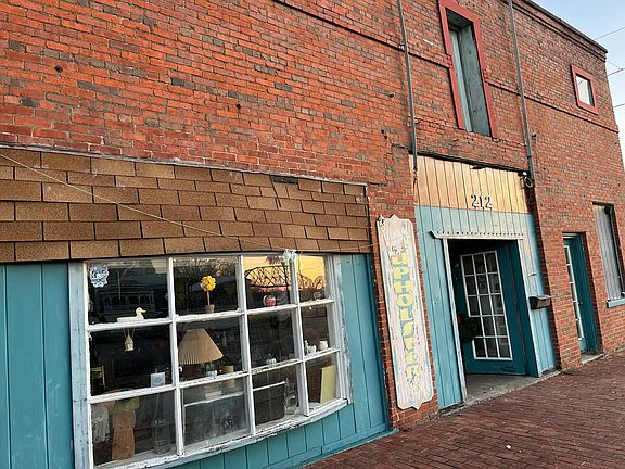 3rd image of 212 Ferry St