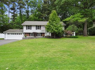 31 Linden Ct, Clifton Park, NY