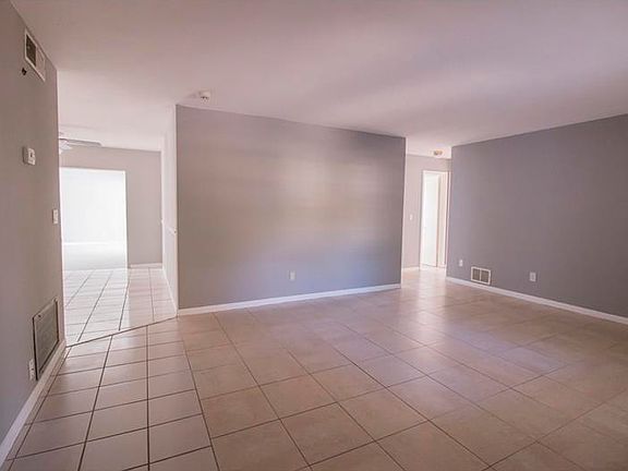 4th image of 1104 Bristolwood St