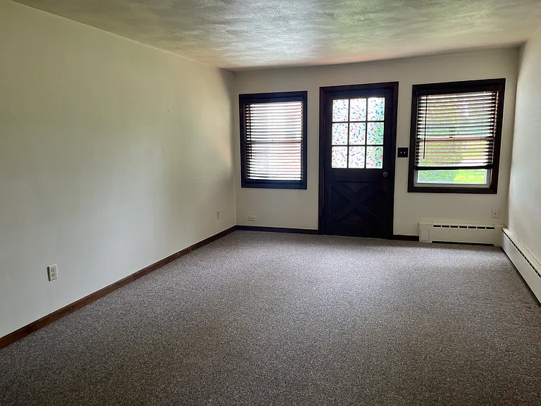 1028 Kilbourne Rd — Photo 4