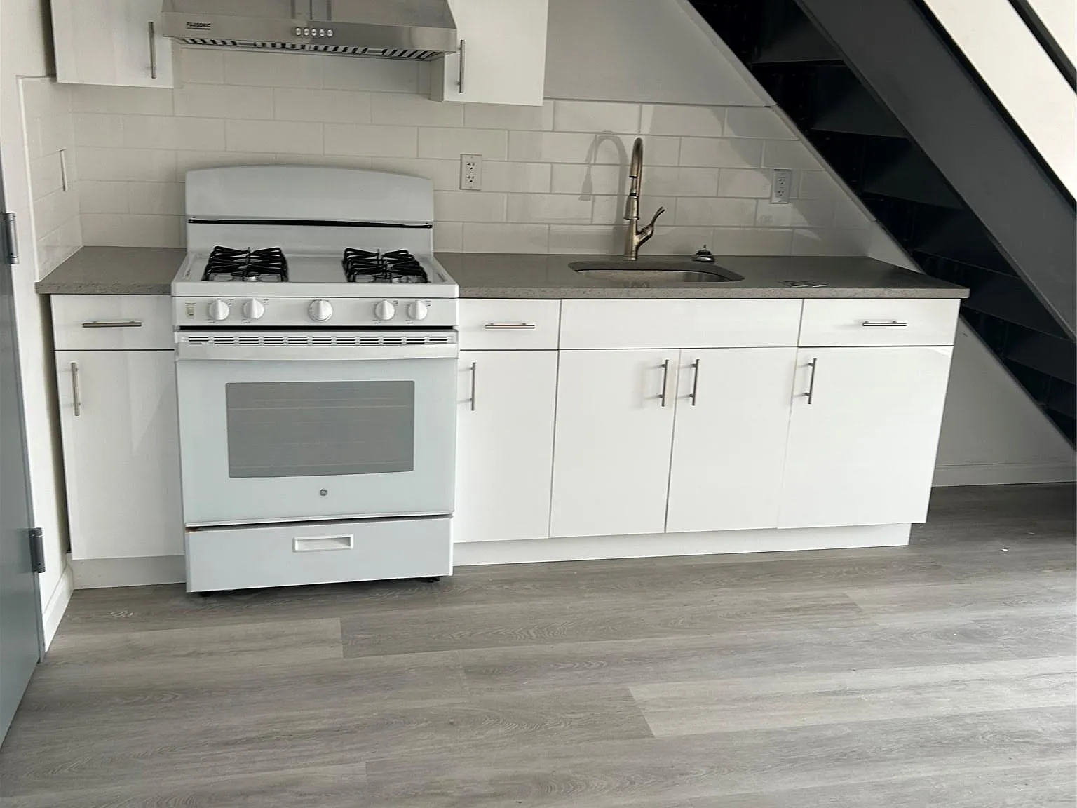2 bed, 2.0 bath, 760 sqft, $2,800 — Photo 2