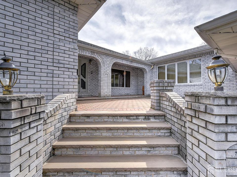 1st image of 6 Keen Ln