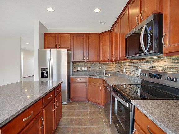 4th image of 4650 Woodland Ave
